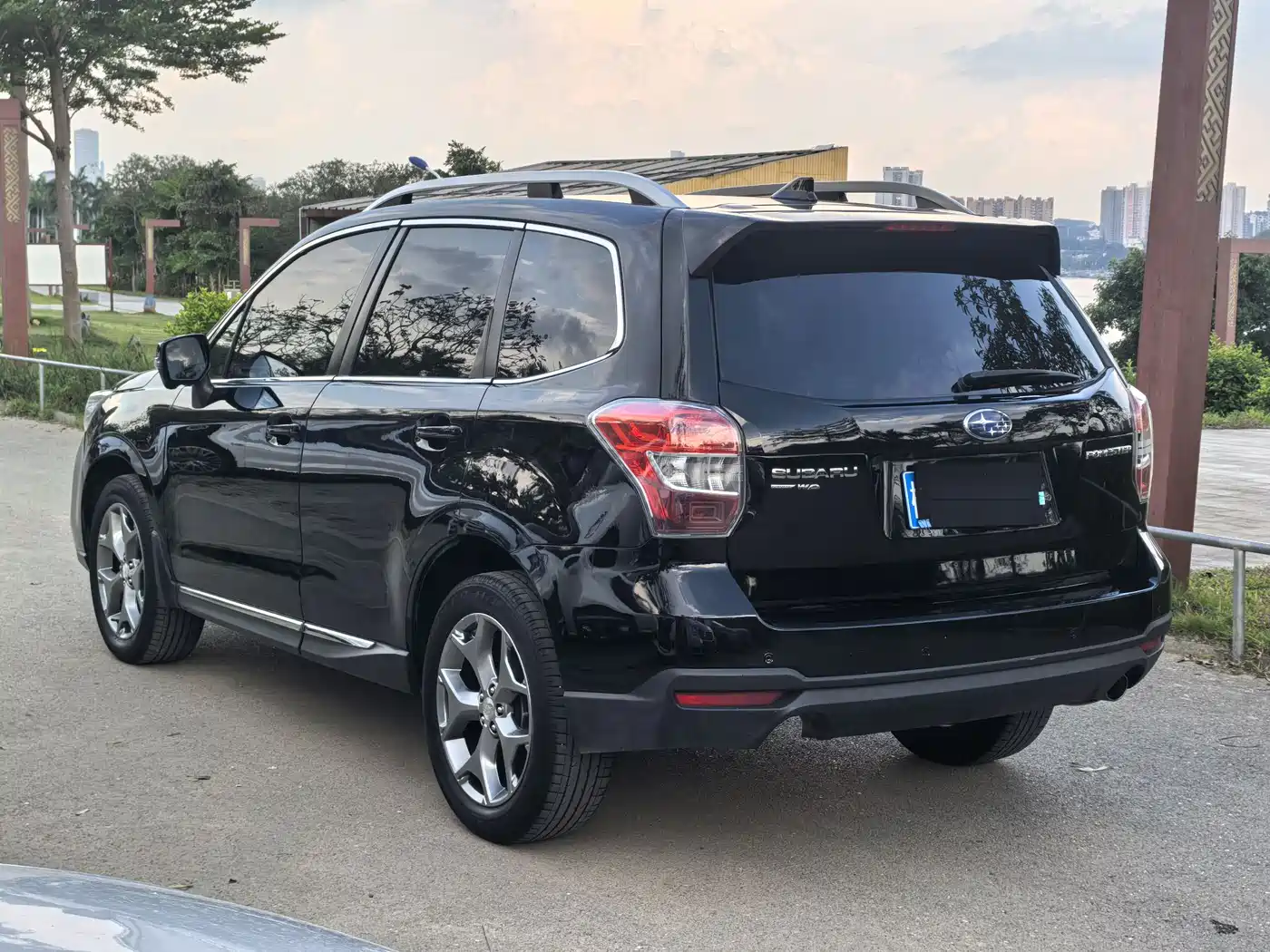 Subaru Forester 2015 2.5i Special Commemorative Edition фото 4
