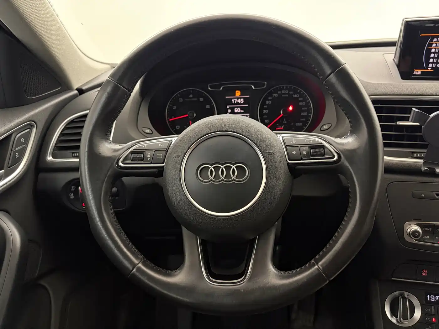 Фото 17 - Audi Q3