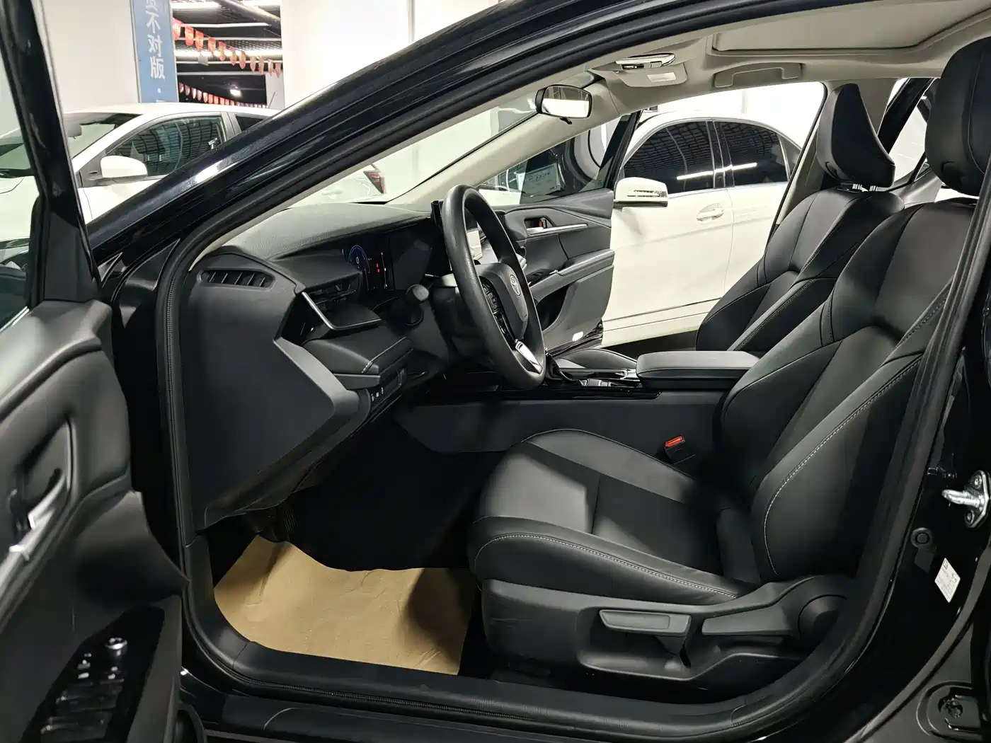 Toyota Camry 2024 Hybrid 2.0HE Elite Edition фото 5