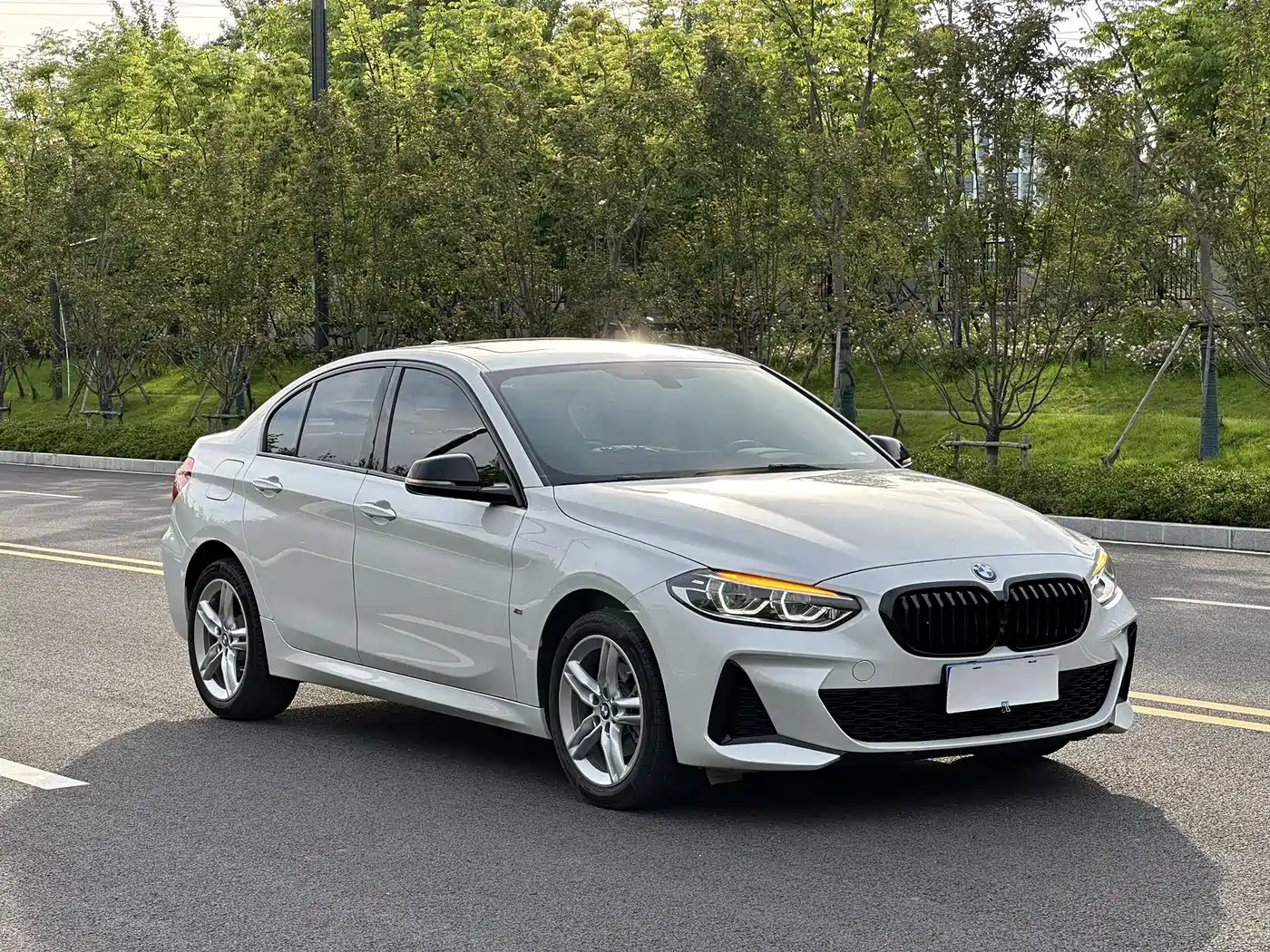 BMW 1 Series 2023 120i M Sport Shadow Edition фото 3