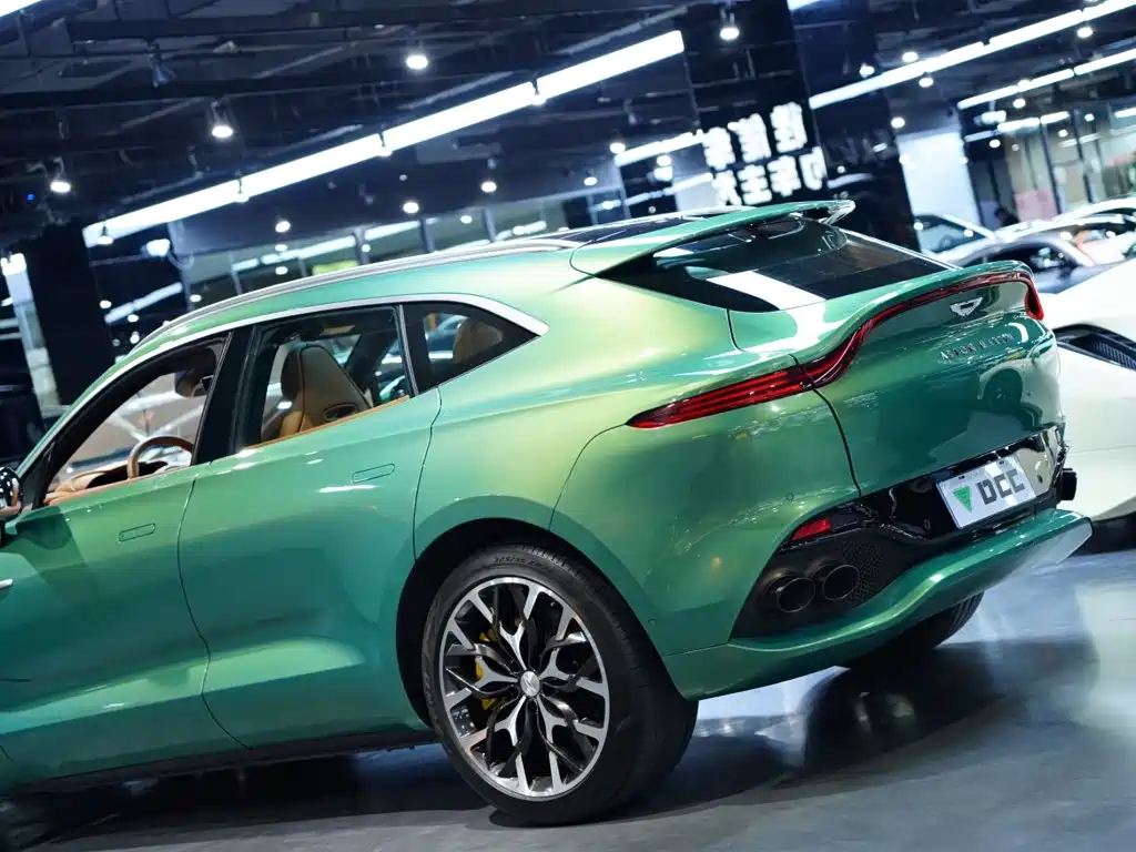 Photo 22 - Aston Martin DBX