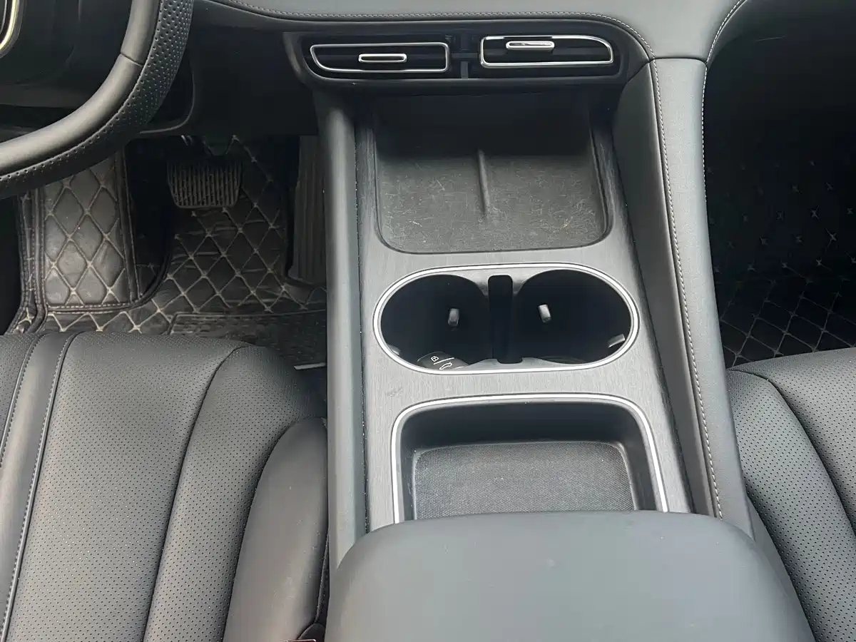Фото 8 - Roewe D7