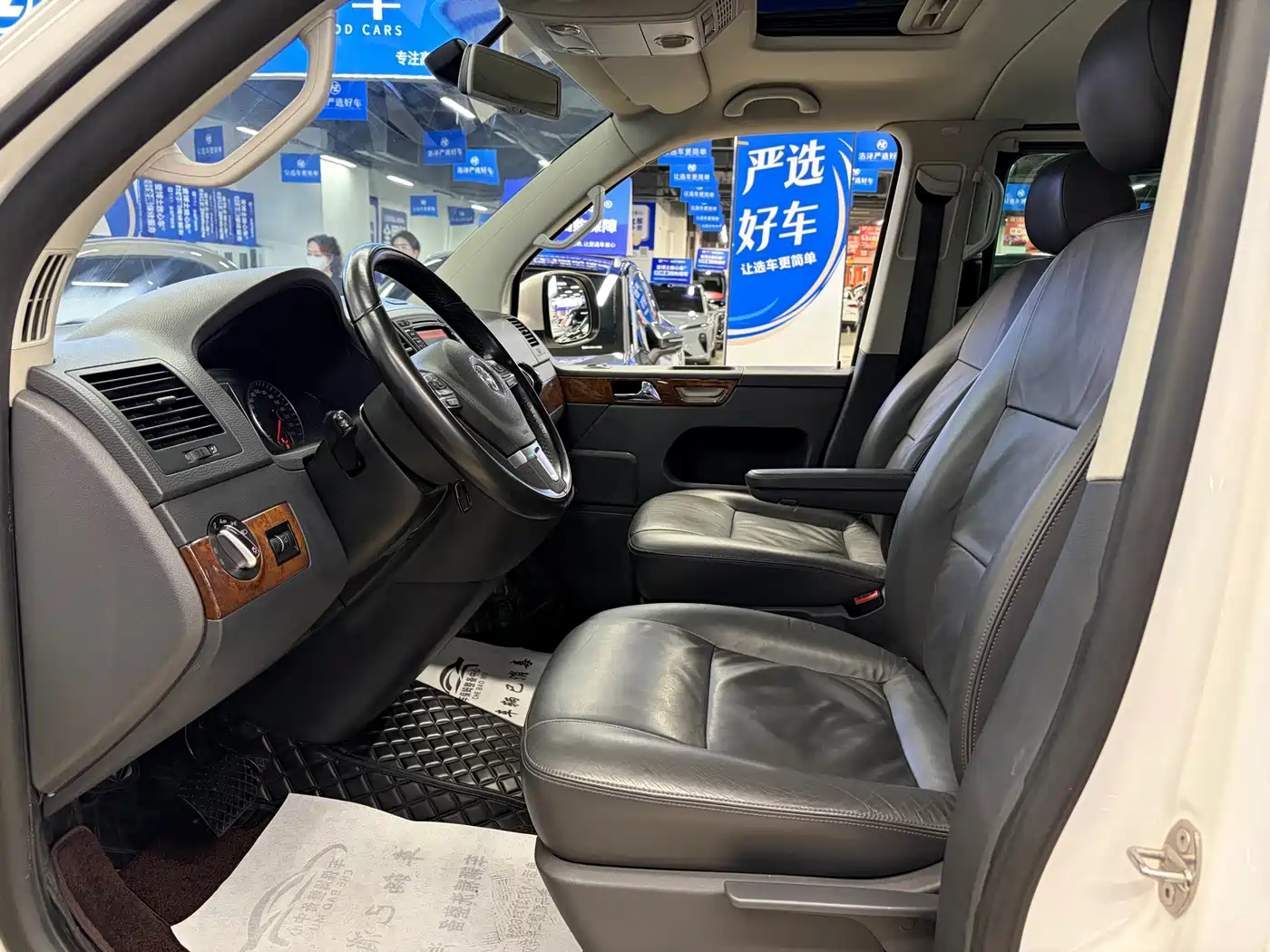 Volkswagen Multivan 2012 2012 2.0TSI 2WD Luxury Edition