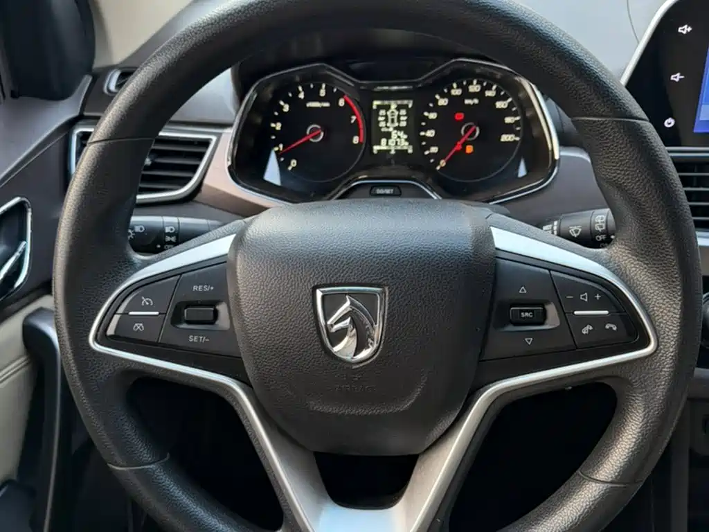 Baojun 310W 2017 2017 1.5L Manual Fashion Edition (China V)