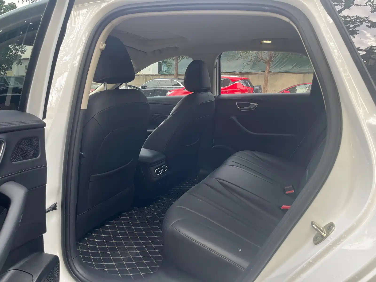 Фото 9 - Roewe D7