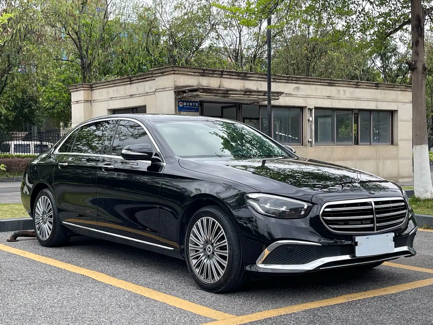 Mercedes-Benz E-Class 2018 E 200 L фото 3
