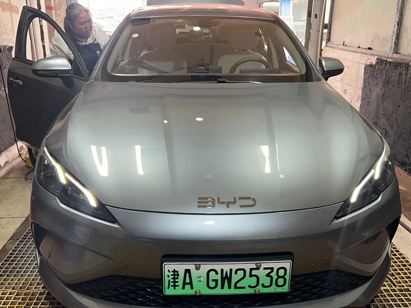 Photo 2 - BYD Seal 05