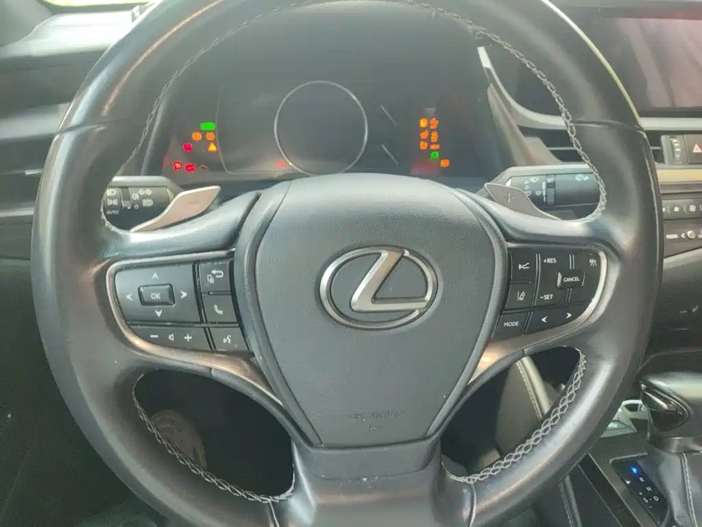 Фото 3 - Lexus ES