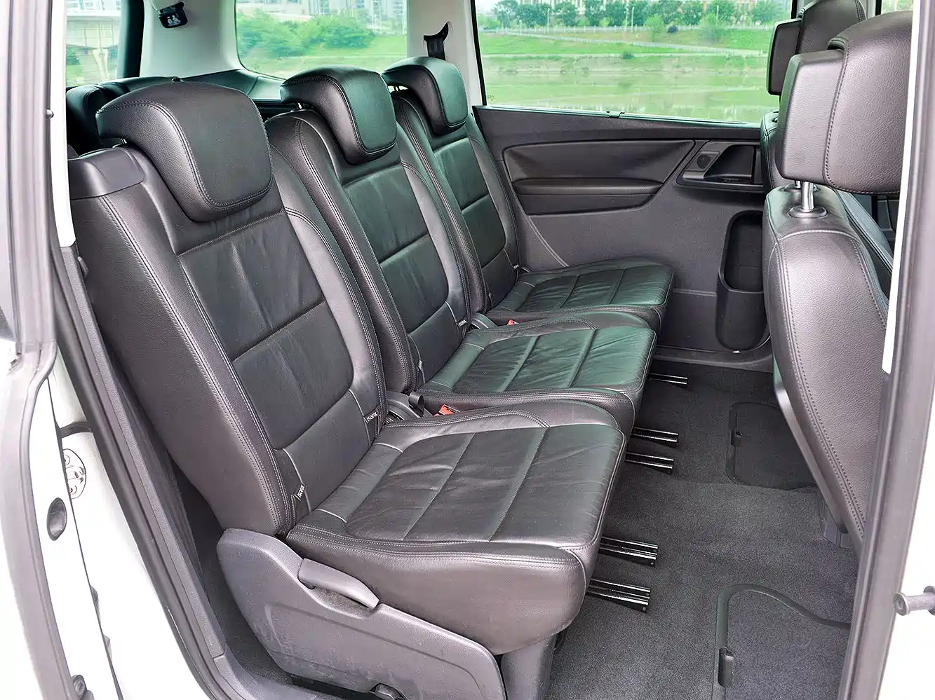 Volkswagen Sharan 2013 1.8TSI Comfort фото 14
