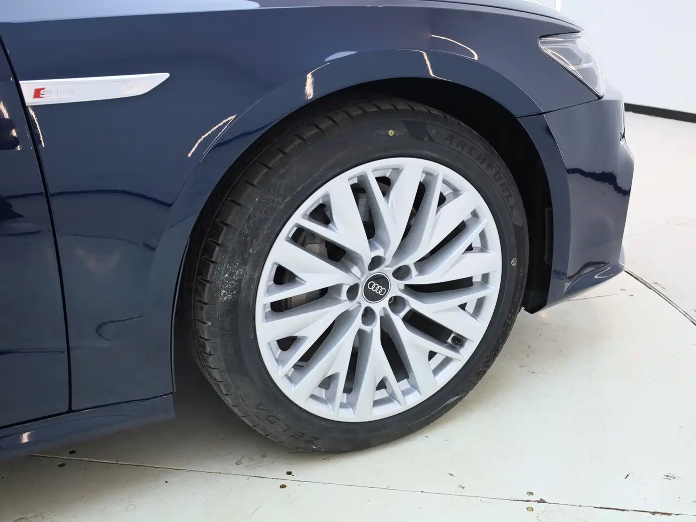 Audi A7L 2024 45TFSI S-line Dream Edition Crystal Package фото 25