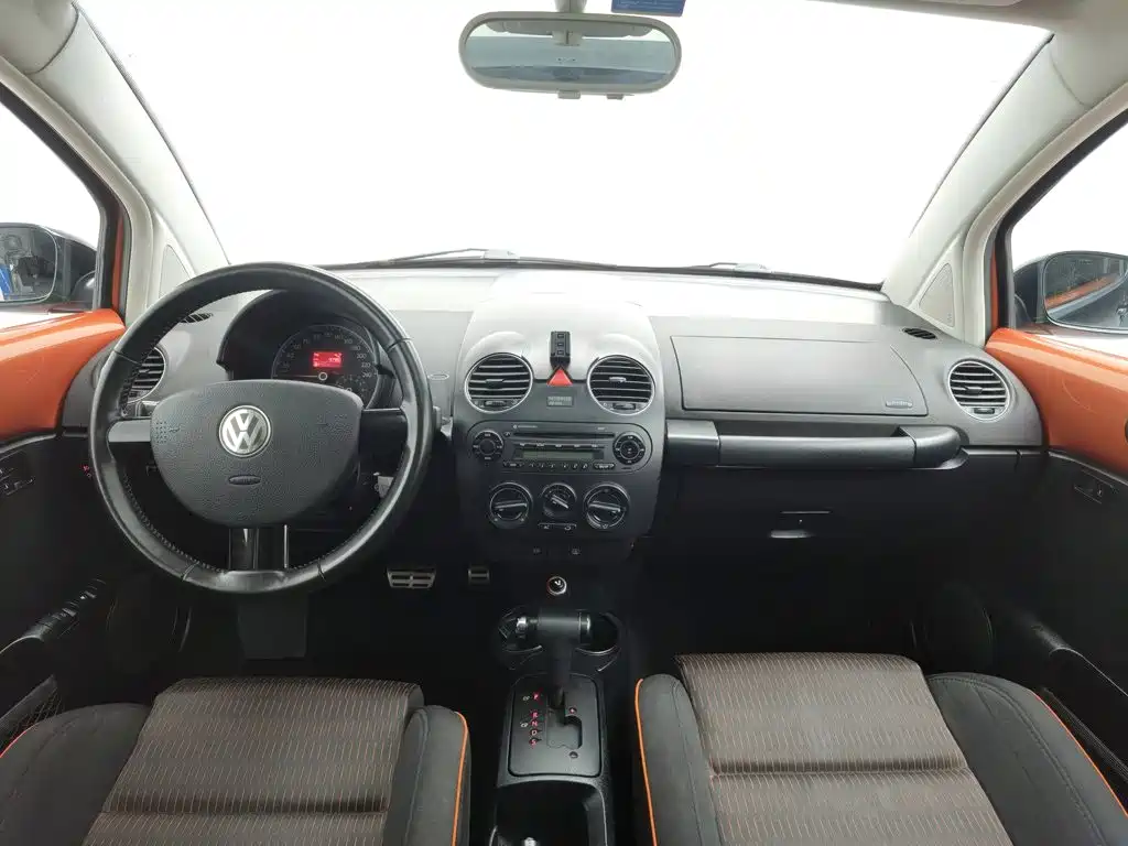 Volkswagen Beetle 2010 2010 Model 2.0 BlackOrange Comfort Edition