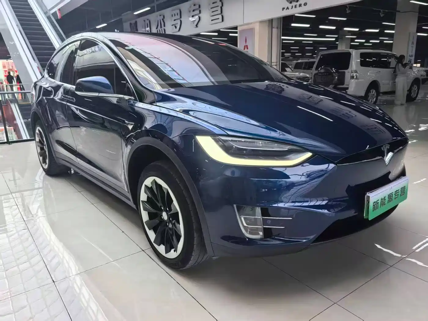 TESLA MODEL X