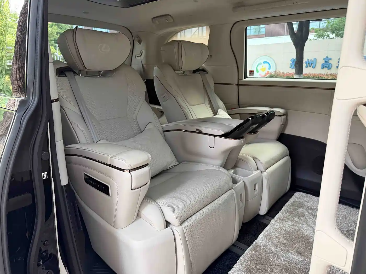 Lexus LM 2024 2023 500h 6-Seater Prestige Edition