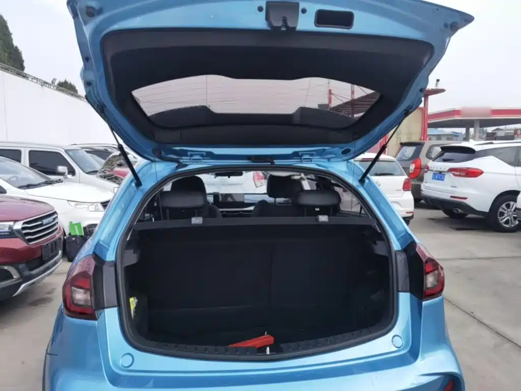 Фото 19 - Geely Vision X3