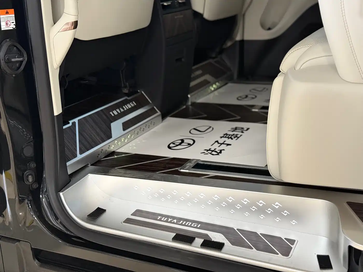 Lexus LM 2025 2023 500h 6-Seater Prestige Edition