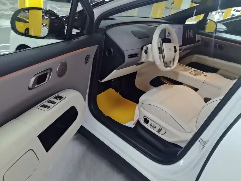 Li Auto i6 2026 2025 2WD Base Model