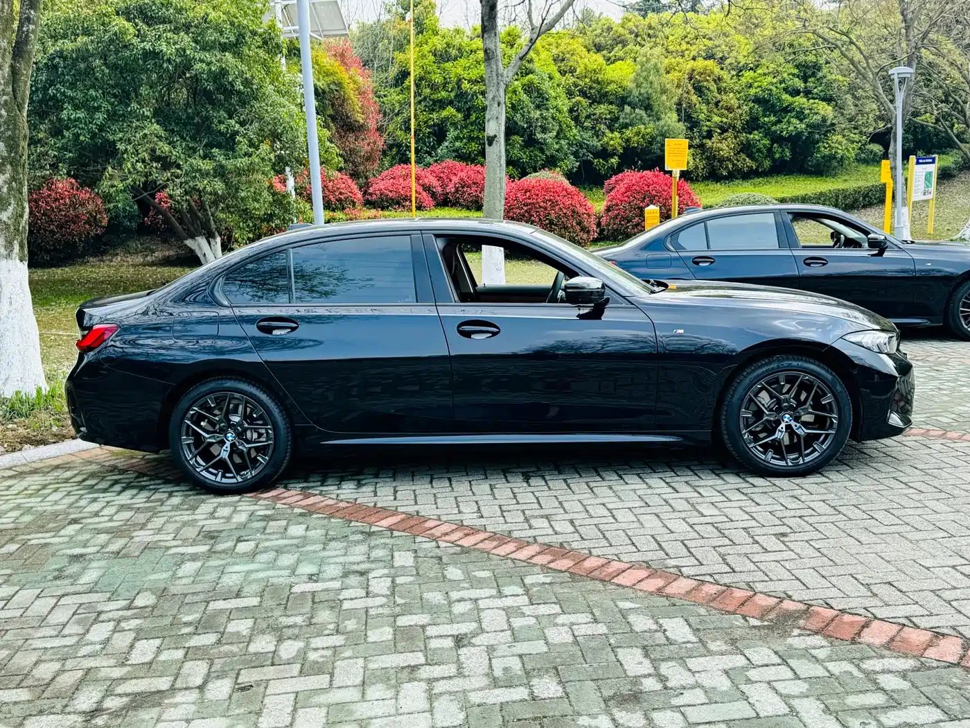 BMW 3 Series 2025 330Li M Sport Night Edition фото 4