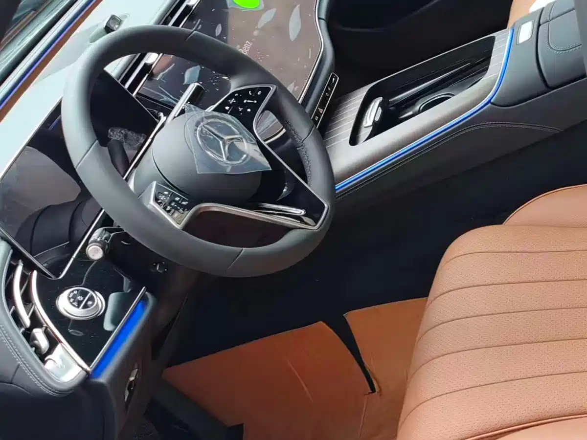 Mercedes-Benz E-Class фото 10