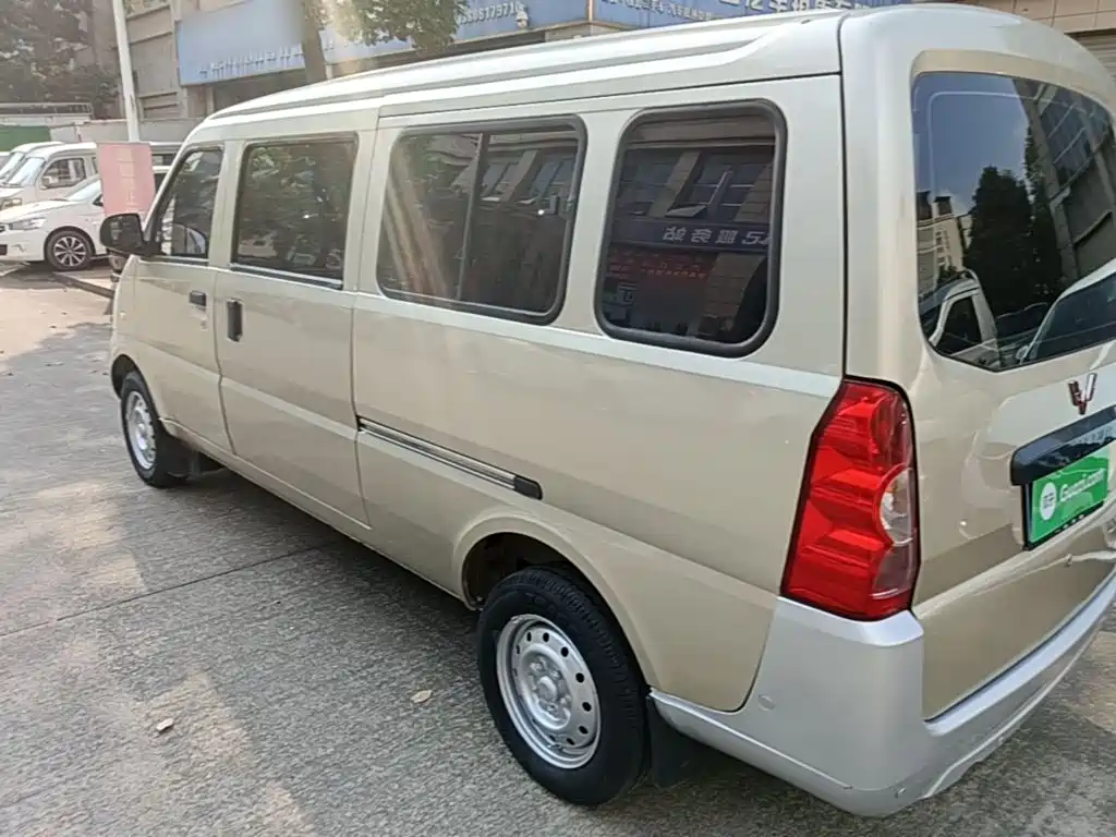 Wuling Motors Wuling Rongguang 2014 2012 1.2L Extended Base Model LJY