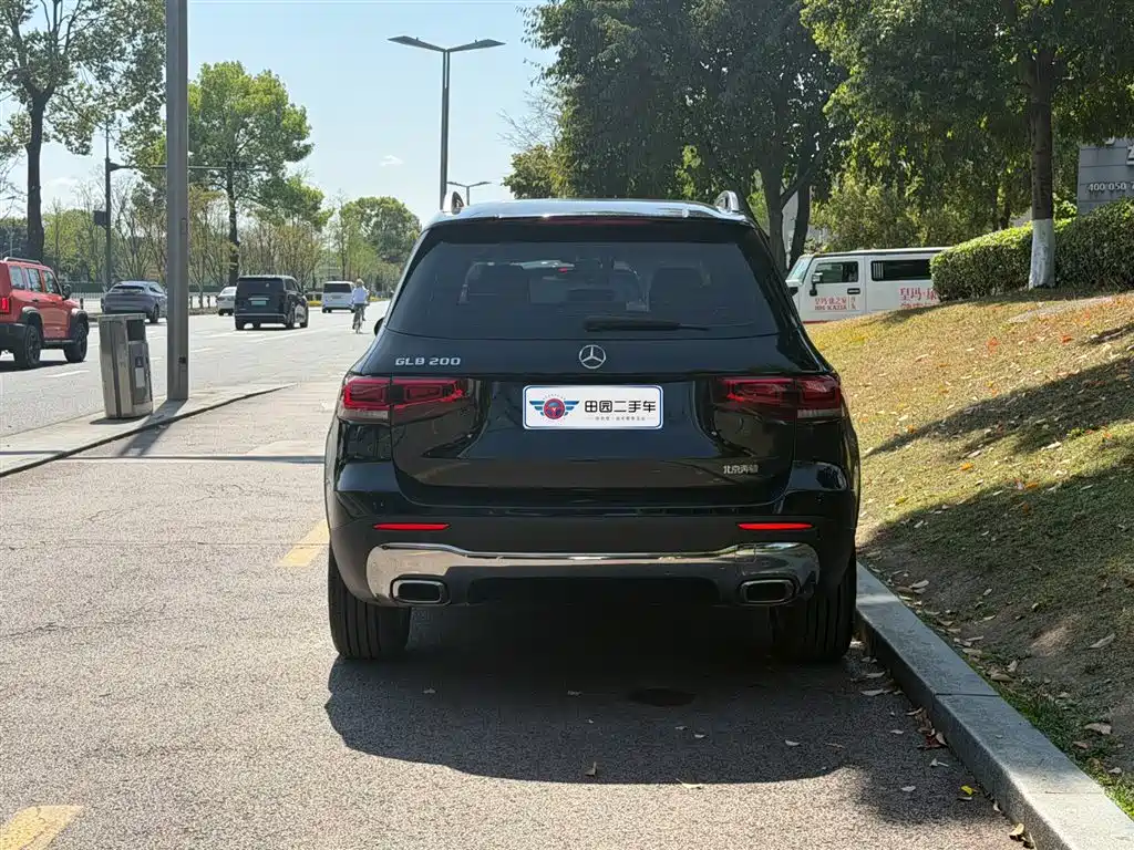 MERCEDES-BENZ GLB