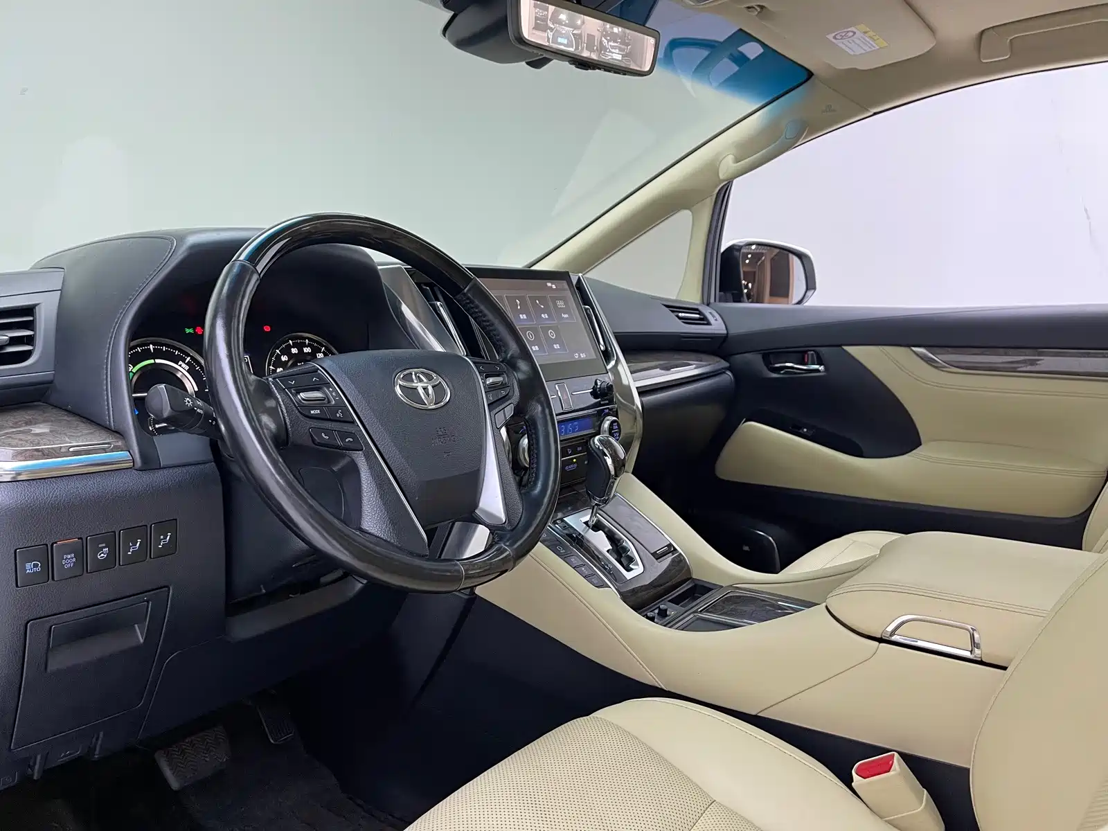 Фото 7 - Toyota Vellfire