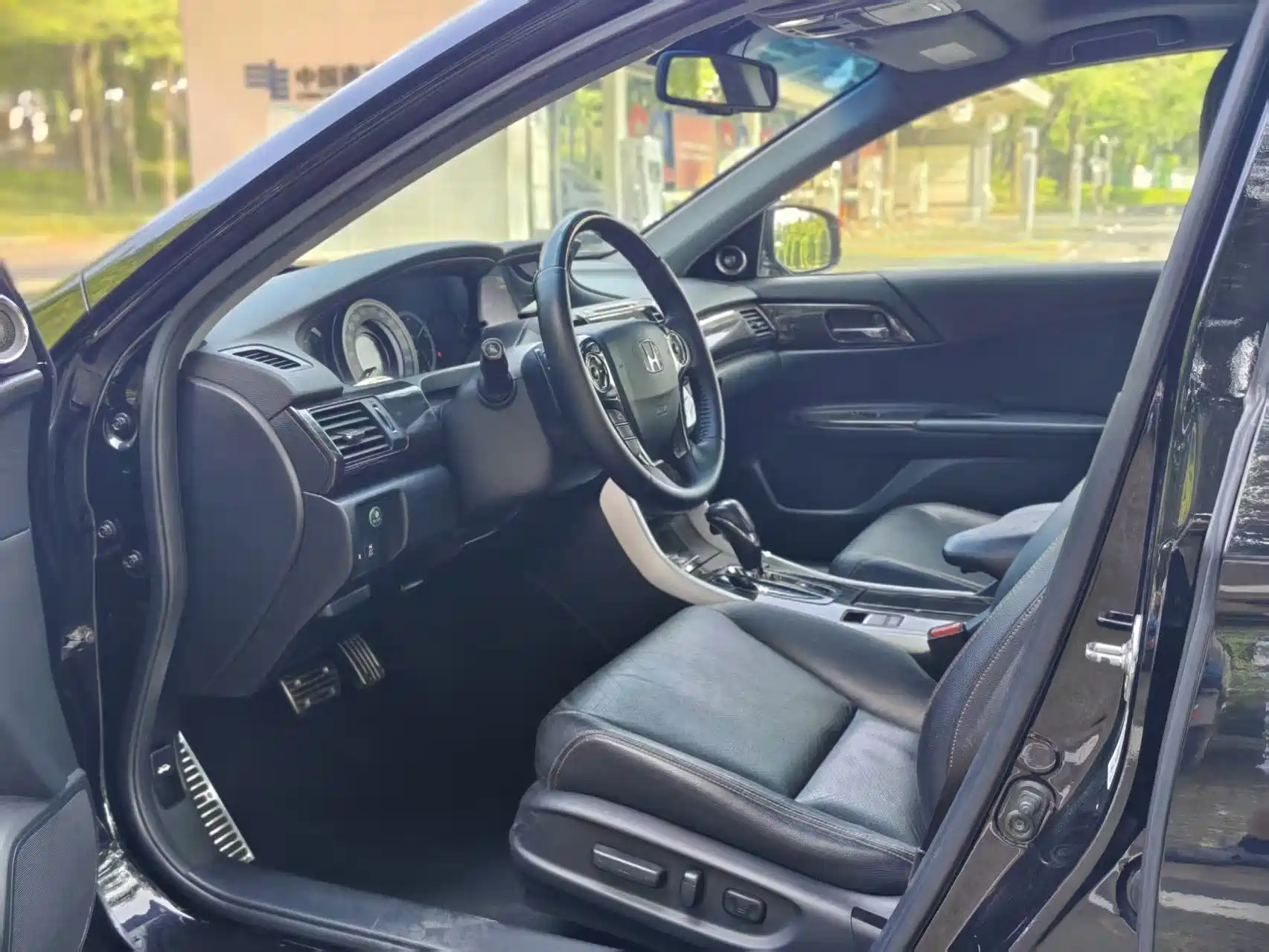 Photo 4 - Honda Accord