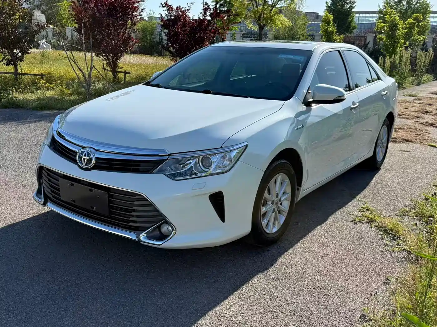 Toyota Camry 2015 Dual Engine 2.5HG Luxury Navigation Edition