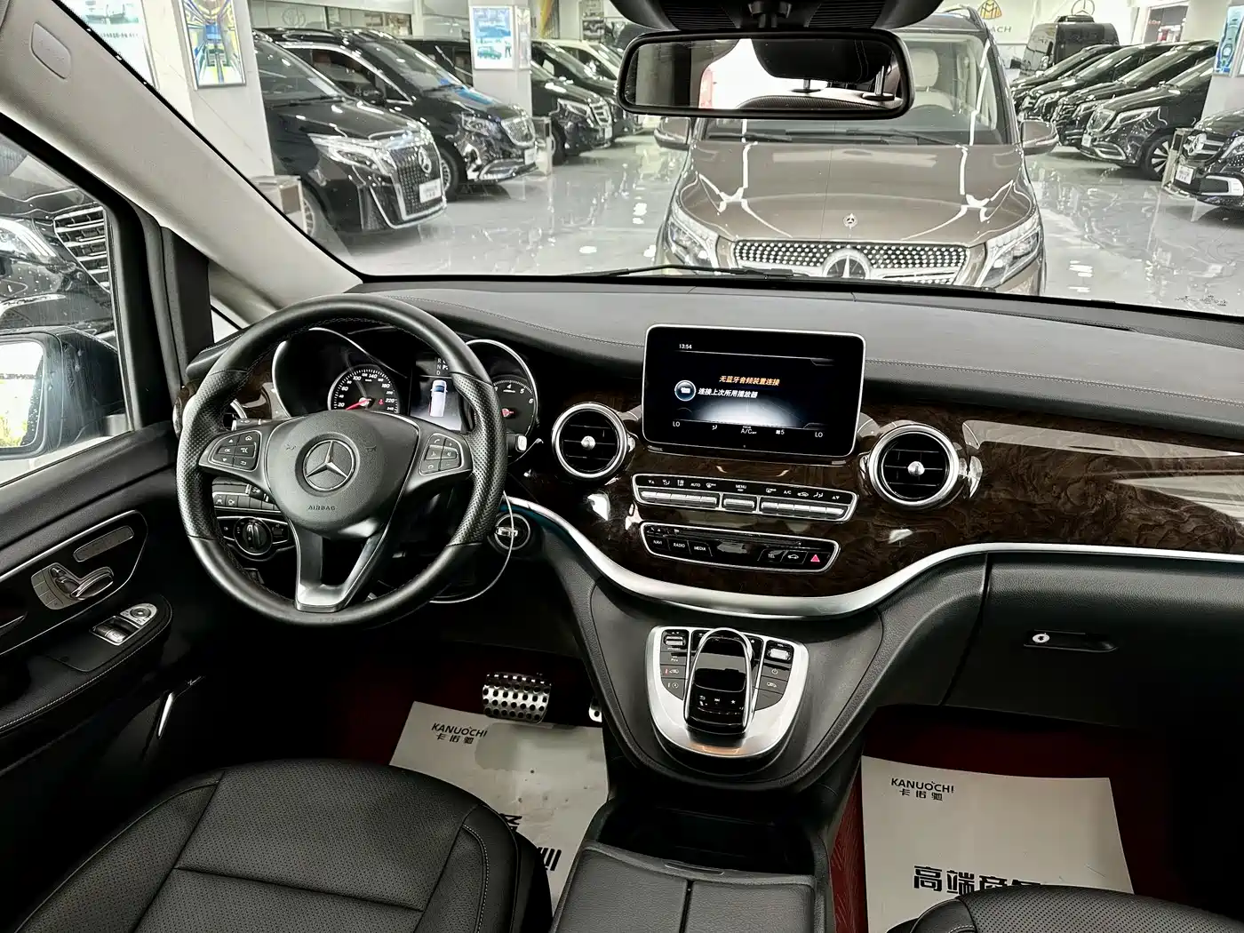 Mercedes-Benz V-Class 2017 Model V 260 L Premium Extended Edition фото 13