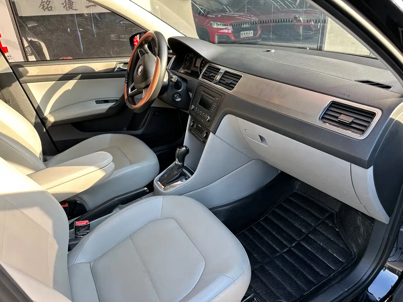 Škoda Rapid 2016 1.6L Automatic Prestige Edition фото 12