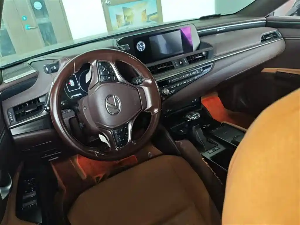 Lexus ES 2020 Model 300h Excellence Edition фото 4