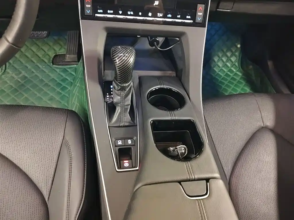 Toyota Avalon 2022 2.0L XLE Premium фото 14