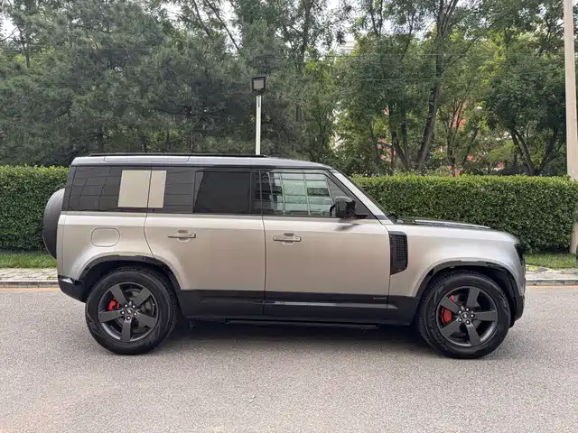 Land Rover Defender 2025 110 3.0T P400 X — фото 3