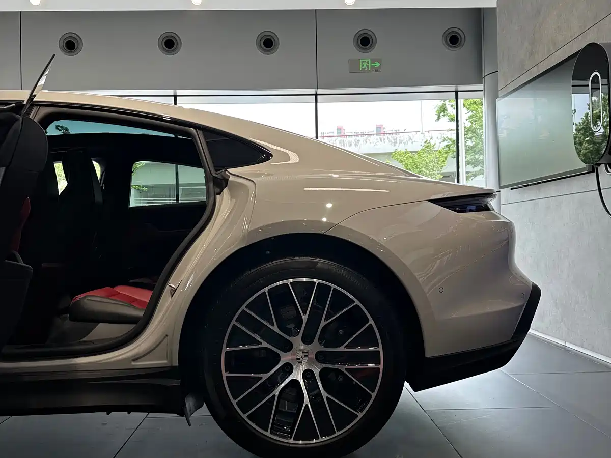 Porsche Taycan 2026 Taycan 4 фото 7
