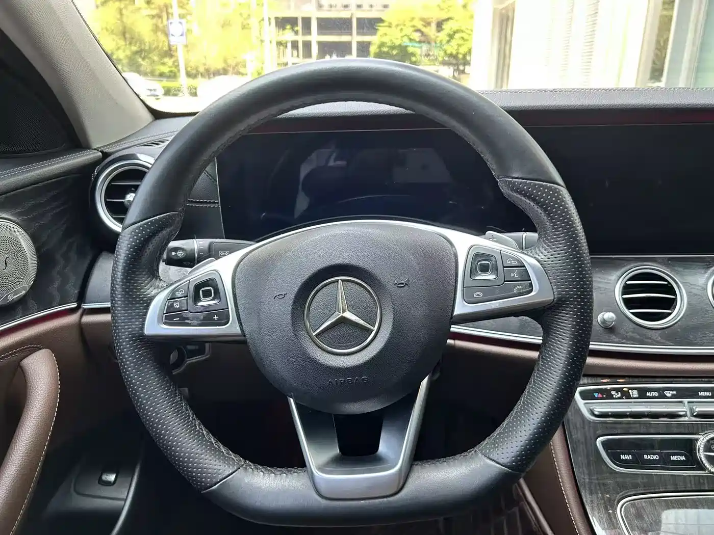 Mercedes-Benz E-Class 2016 E 200 L Sport Type фото 11