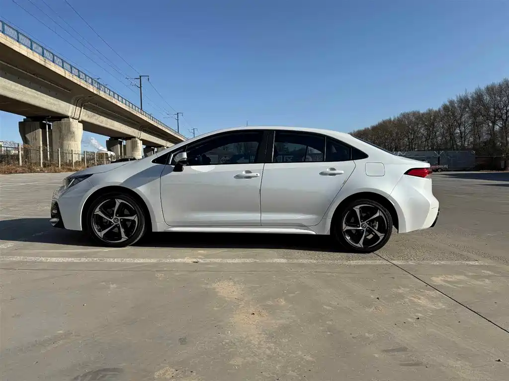 Toyota Levin 2021 185T CVT Sport Edition фото 2