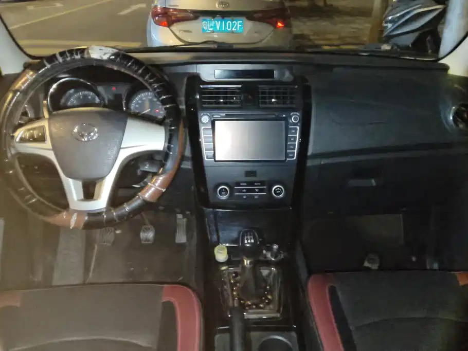 BAIC Huansu S3 2015 2014 1.5L Luxury (China IV)