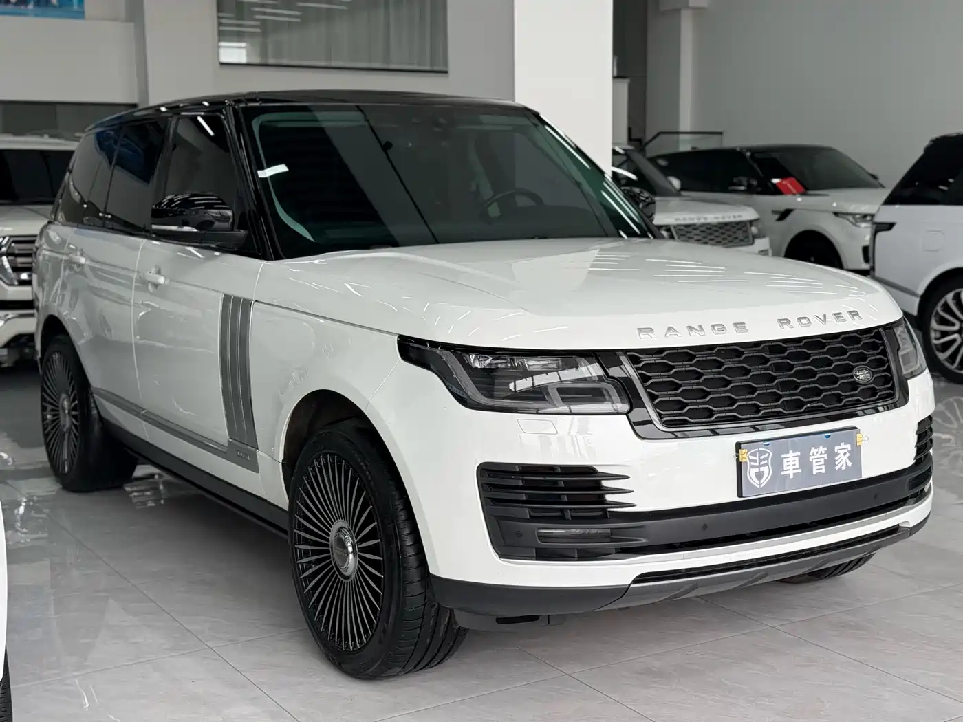 Land Rover Range Rover 2019 3.0 SCV6 Heritage Edition фото 3