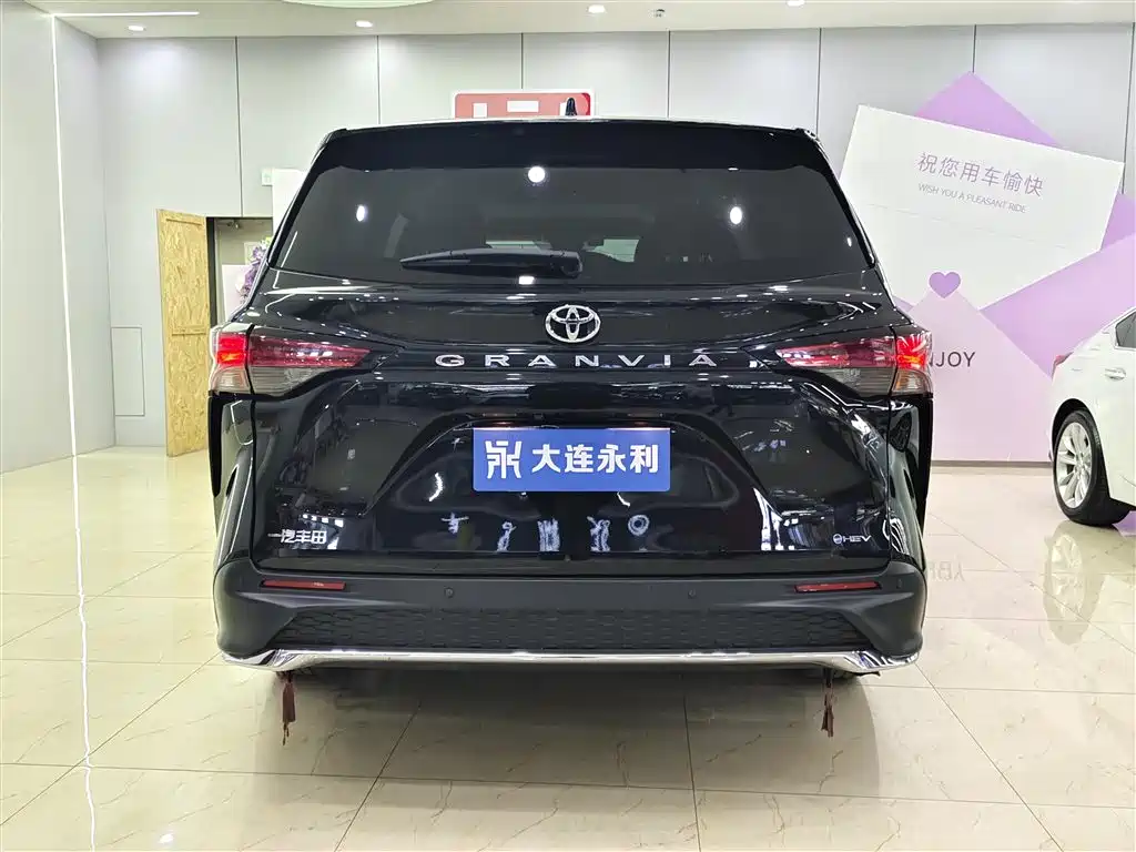 Toyota Granvia 2024 2.5L Hybrid Comfort фото 5