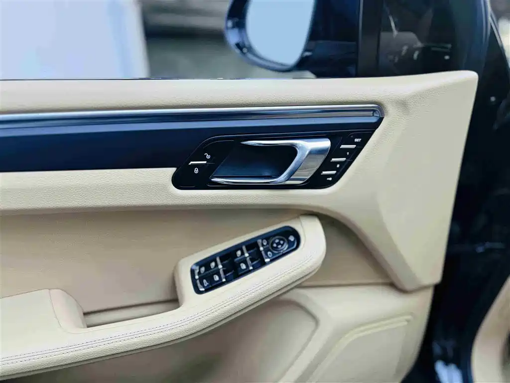 Porsche Macan 2016 Macan 2.0T фото 6