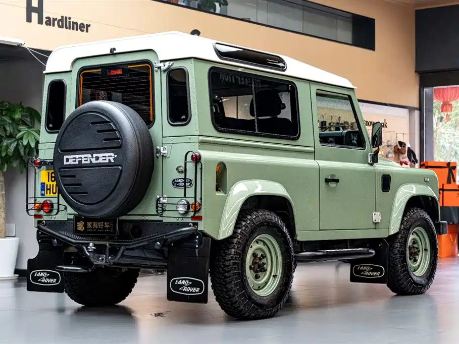 Land Rover Defender фото 4