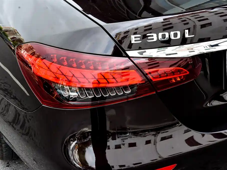 Mercedes-Benz E-Class, миниатюра 9