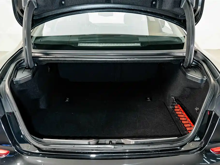 Photo 23 - Maserati Quattroporte