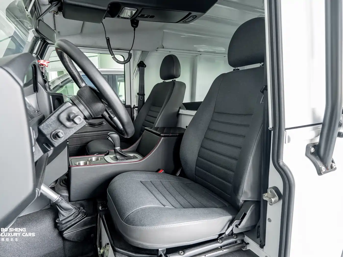 Land Rover Defender фото 45