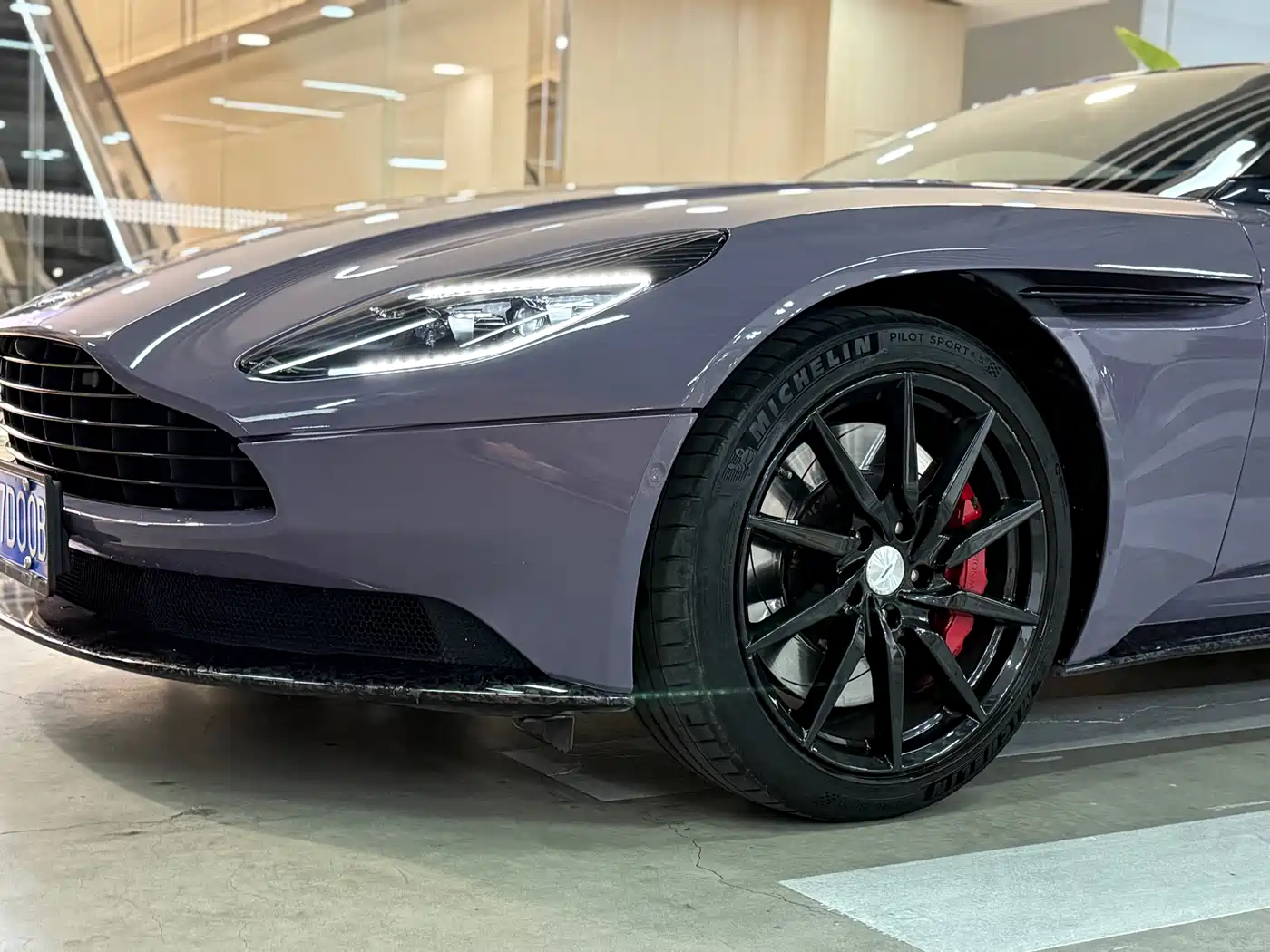 ASTON MARTIN DB11