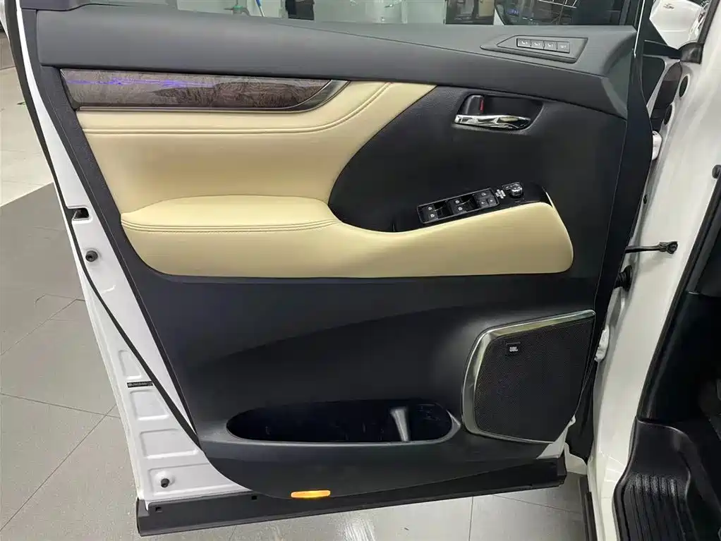 Toyota Vellfire 2019 Hybrid 2.5L HV Premium Edition фото 12