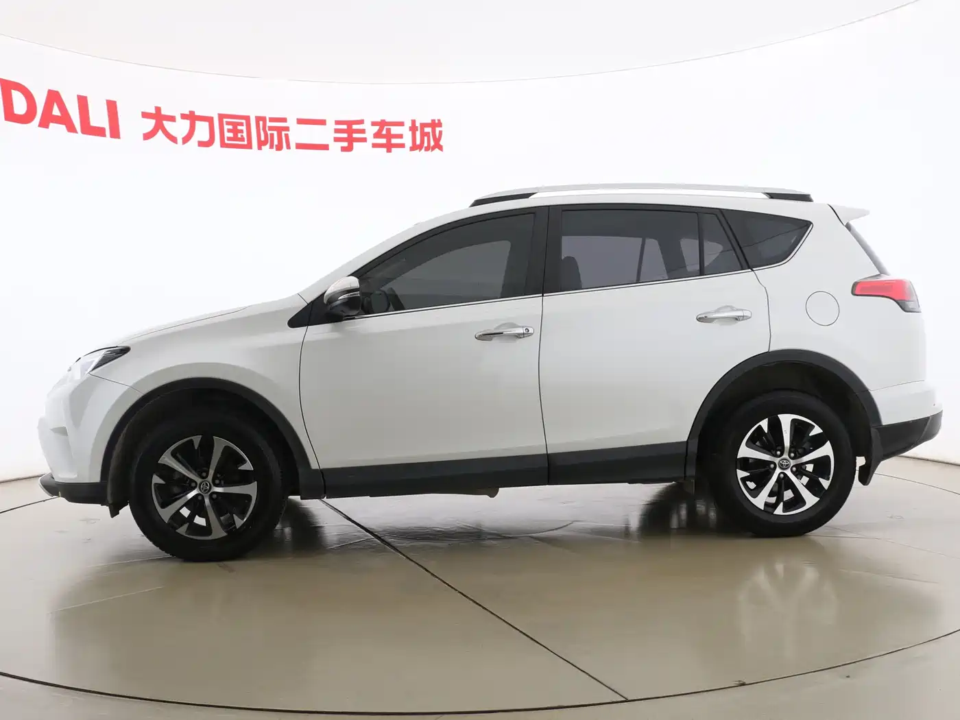 Toyota RAV4 Rongfang 2016 2.0L CVT 2WD Smart (China V) фото 5