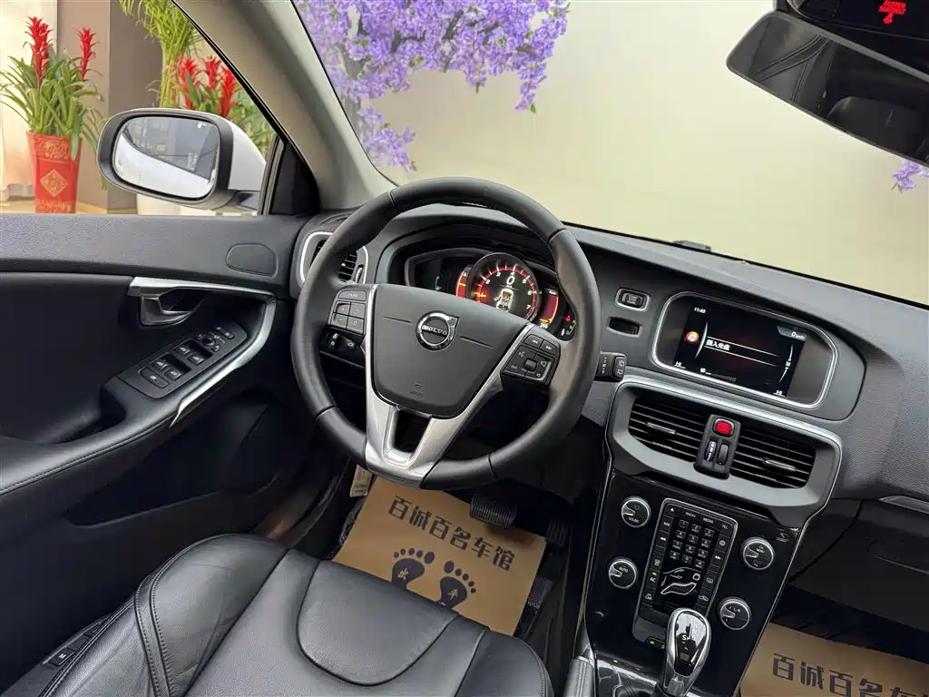Фото 13 - Volvo V40