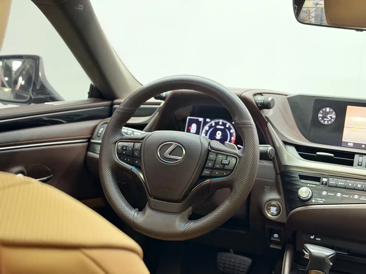 Lexus ES 2021 200 Excellence Edition фото 14
