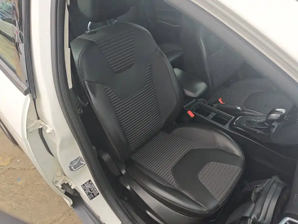 Фото 25 - Ford Focus