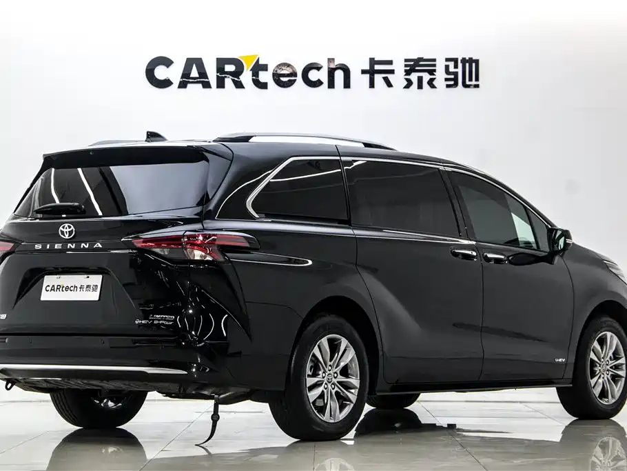 Toyota Sienna 2024 2.5L Hybrid 4WD Premium Edition фото 4